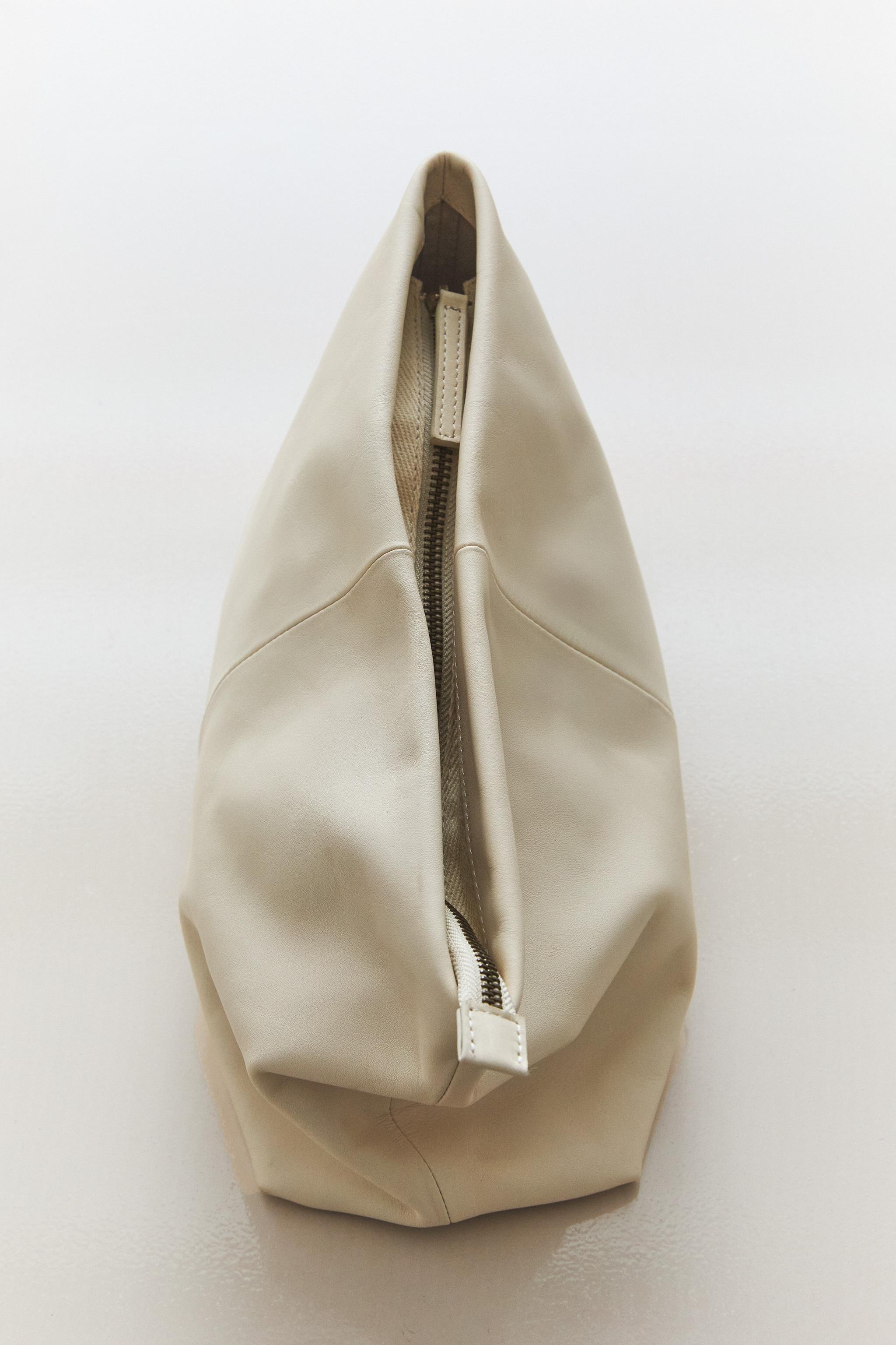 LEATHER MAKEUP BAG — 