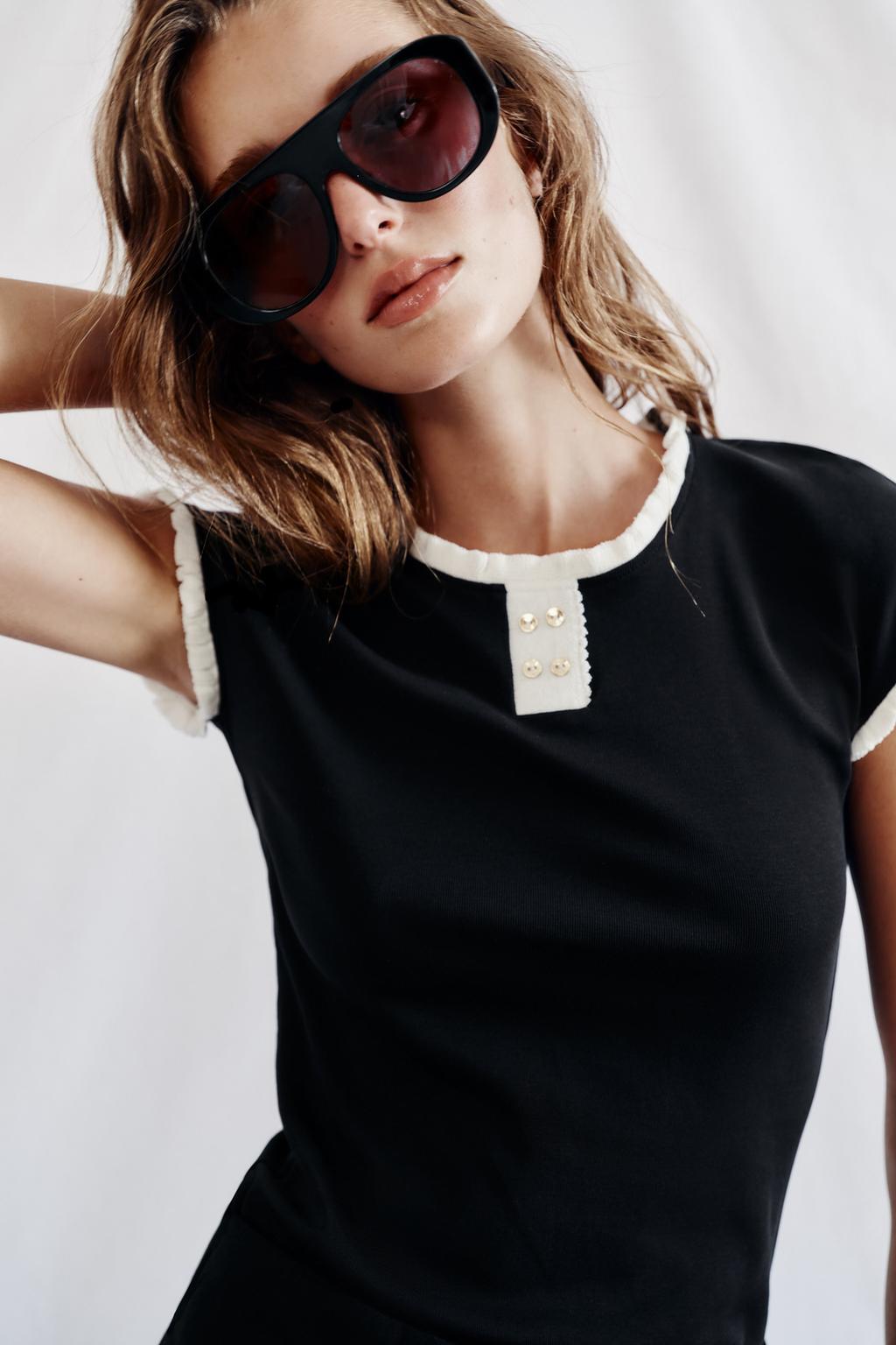 BUTTONED TRIM TOP