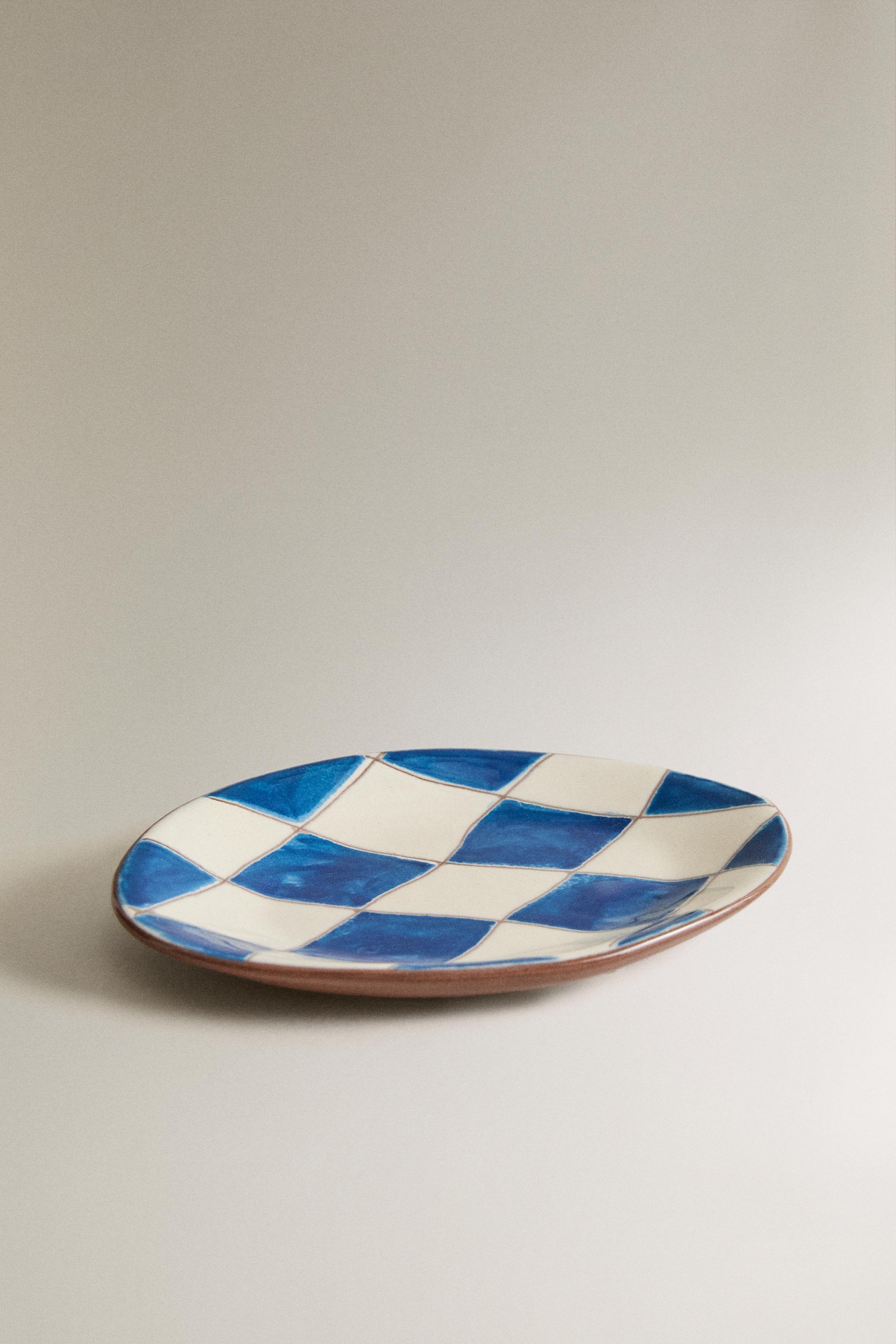 BLUE DIAMOND CERAMIC BATHROOM SOAP DISH — Blue / White