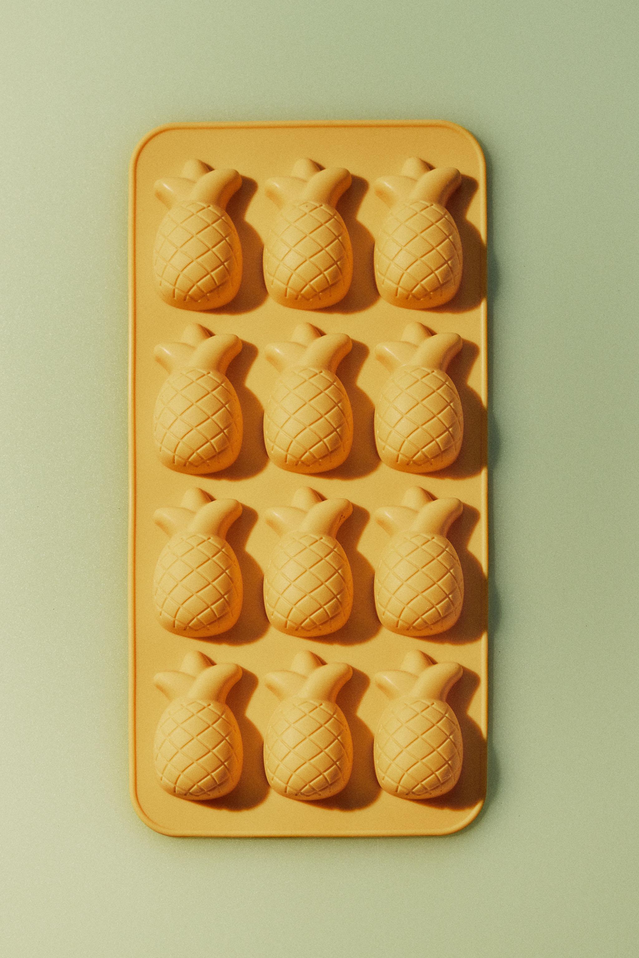 PINE CONE SILICONE ICE TRAY (12 CUBES) — Mid-yellow