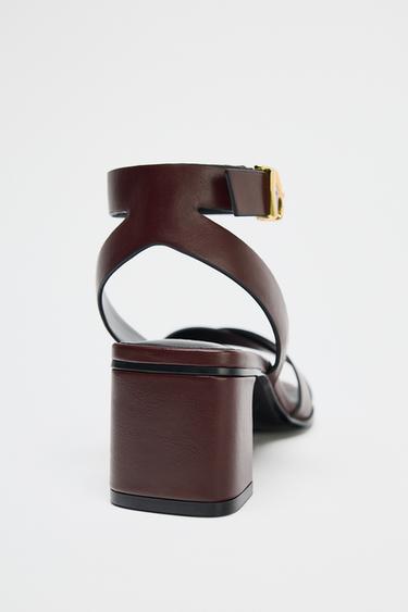 BUCKLED BLOCK HEEL SANDALS - Burgundy Red de Zara - Image 4