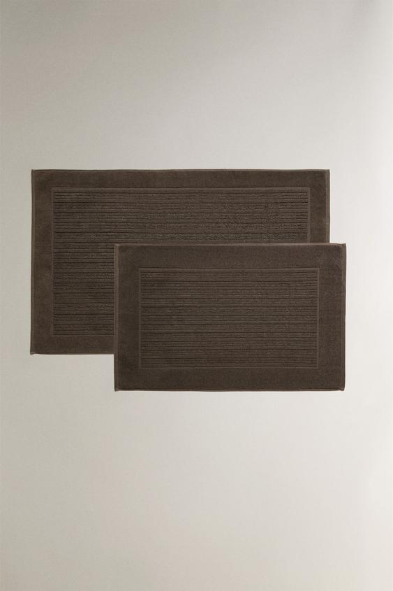 TOALHA DE PISO DE VELUDO COM TEXTURA DE LISTRAS - Vison-escuro da Zara - Imagem 0