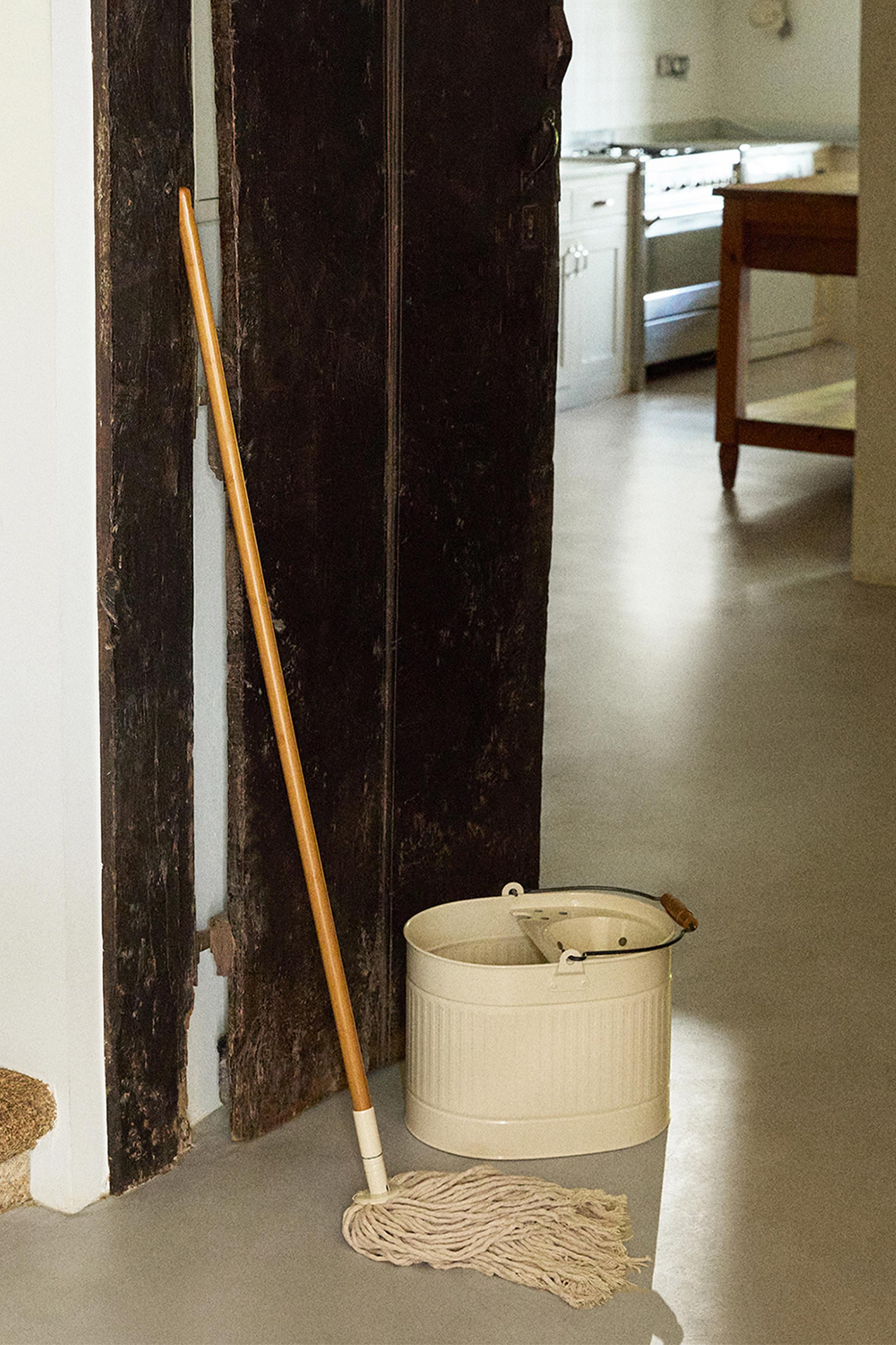 MOP AND BUCKET SET — Cream