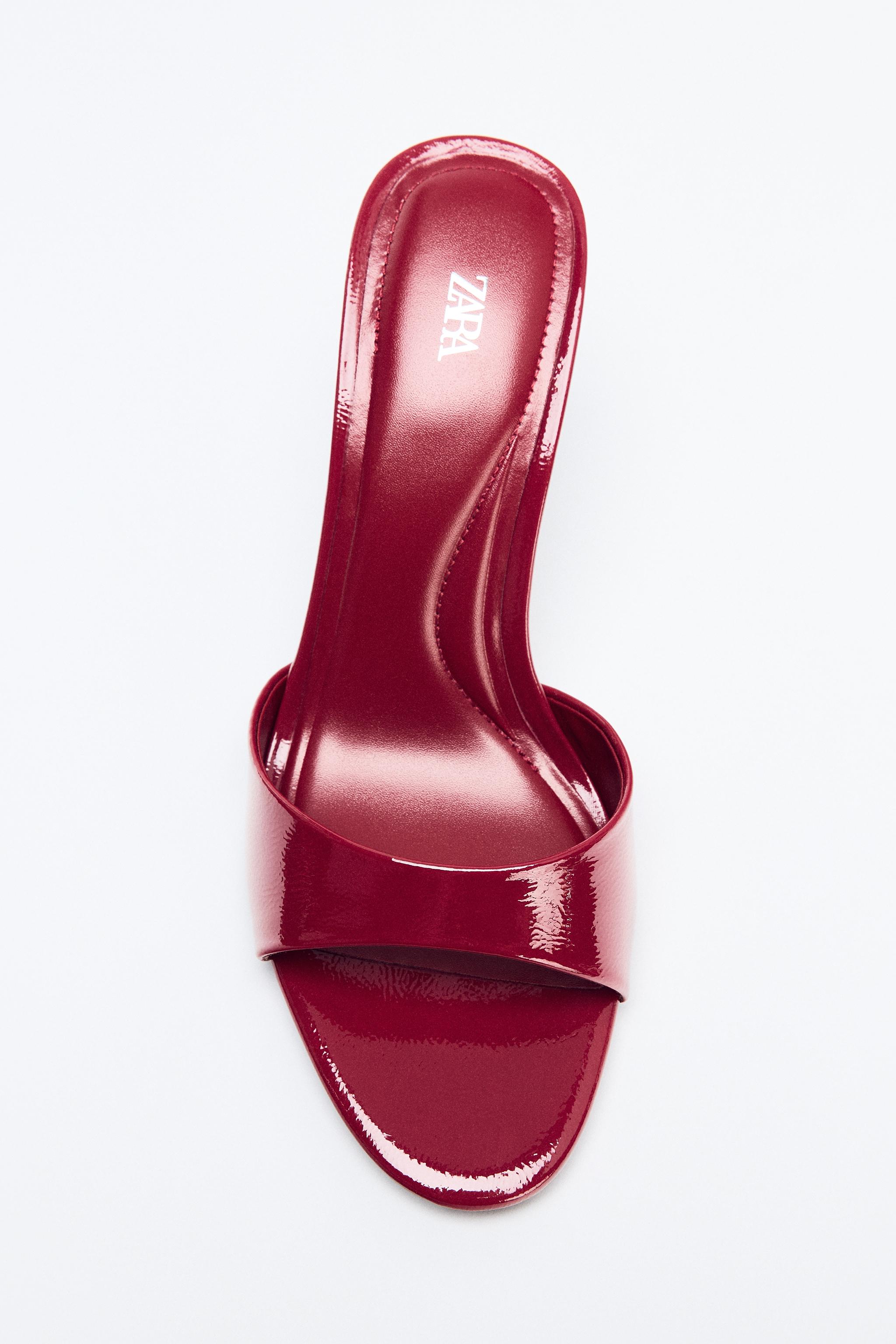 FAUX-PATENT-FINISH HEELED SANDALS