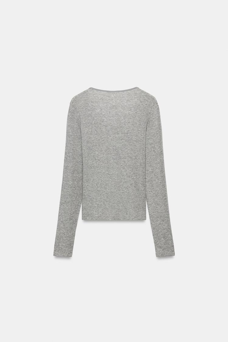 Playera Henley con botones 5