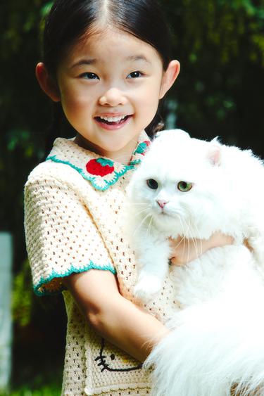 ÁO SƠ MI DỆT KIM HELLO KITTY © SANRIO - Màu nâu nhạt/Xanh lục từ Zara