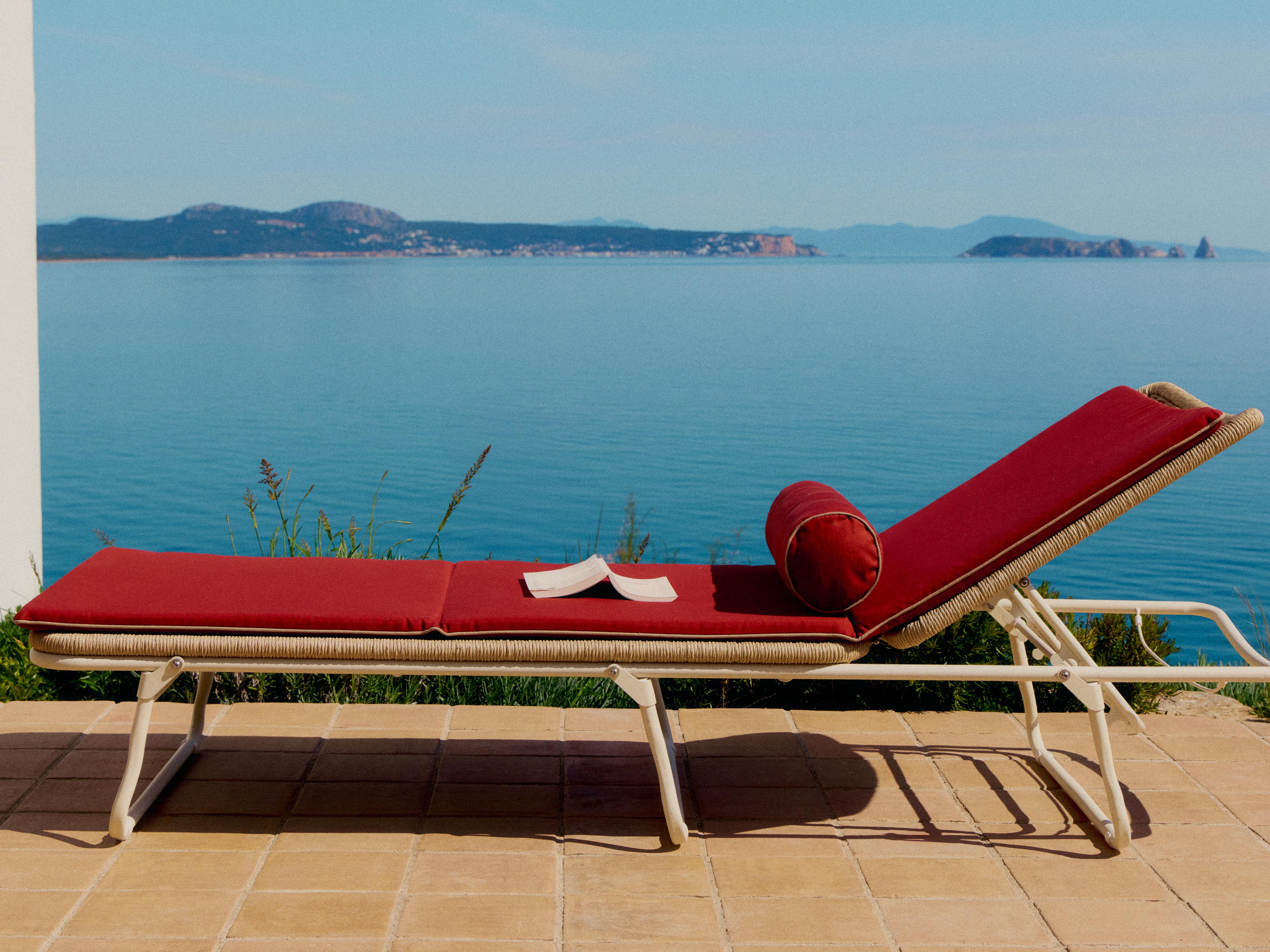 FOLDING OUTDOOR LOUNGER — brown/white