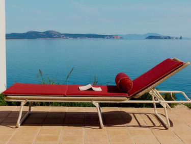 FOLDING OUTDOOR LOUNGER — brown/white 1