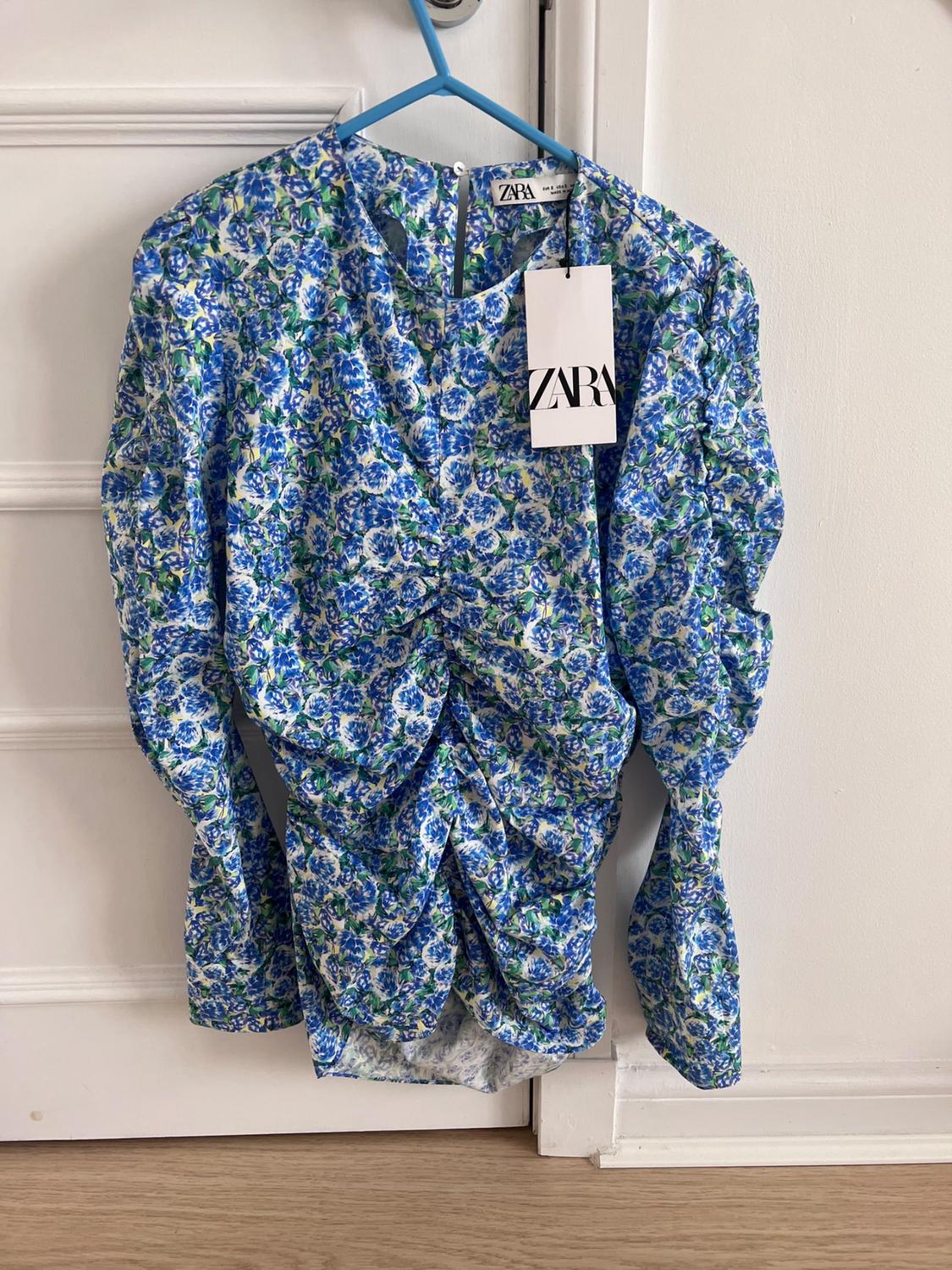 PRINTED BLOUSE WITH GATHERED DETAILS