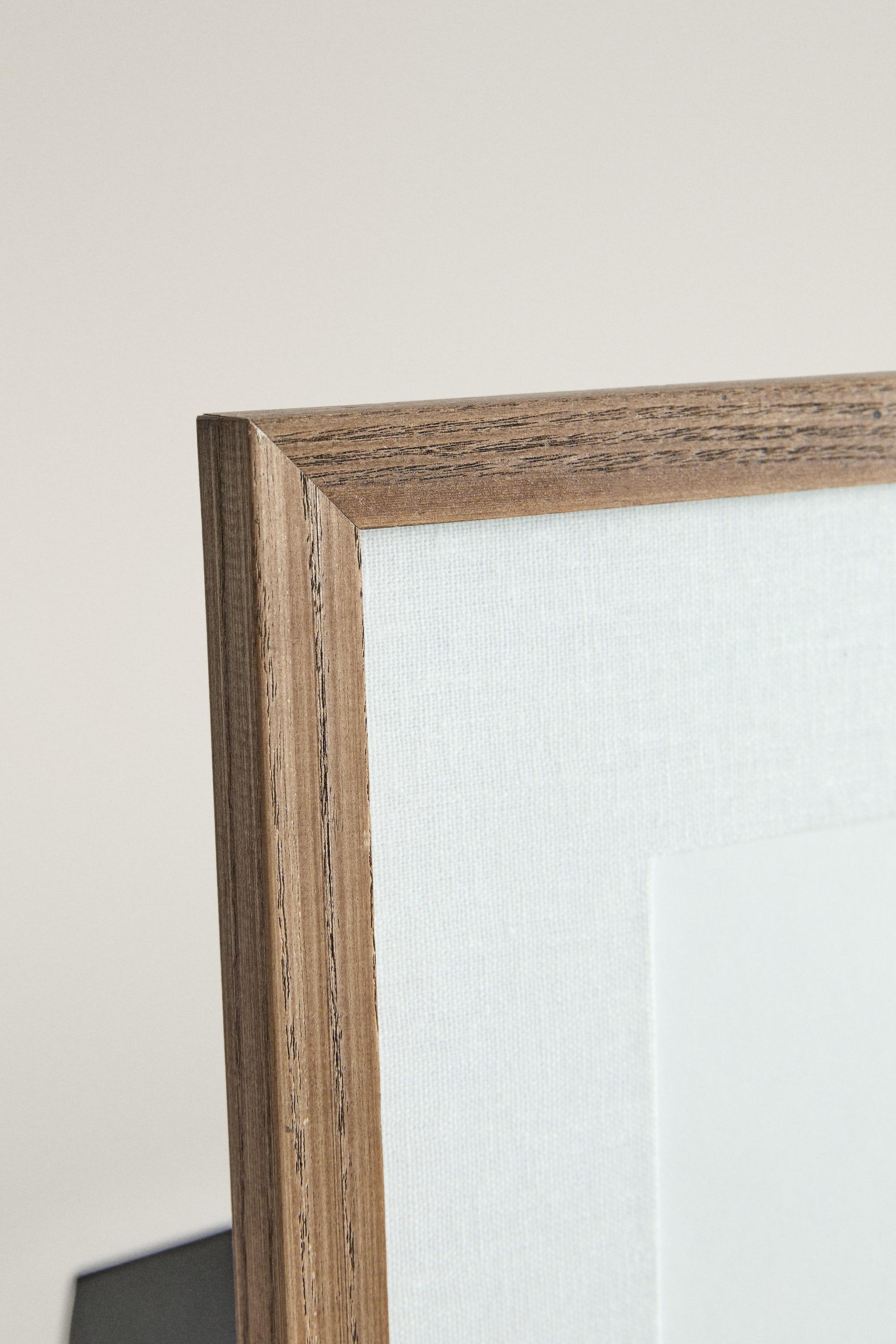 WOODEN PICTURE FRAME