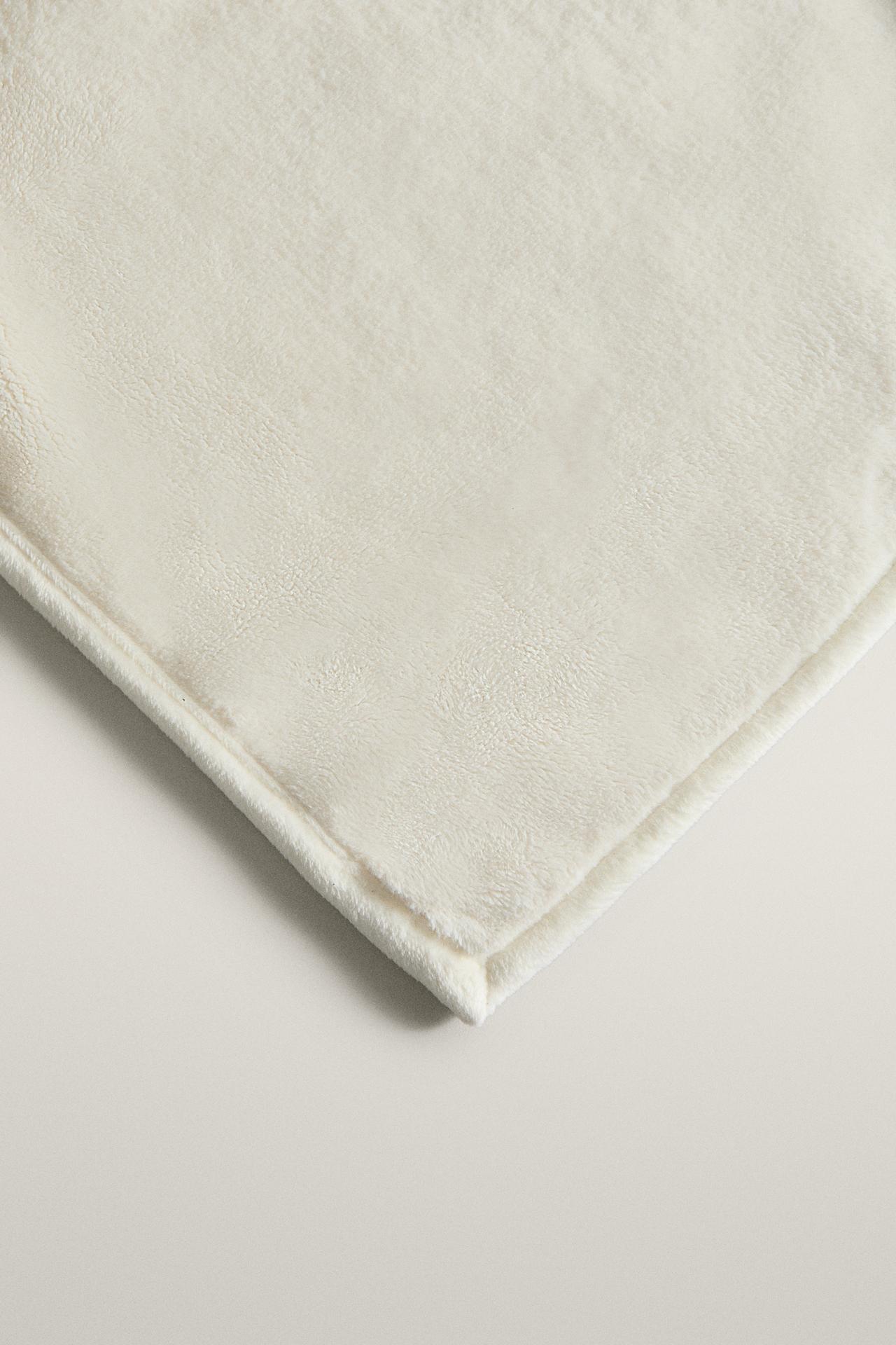 FLEECE BLANKET — Oyster-white