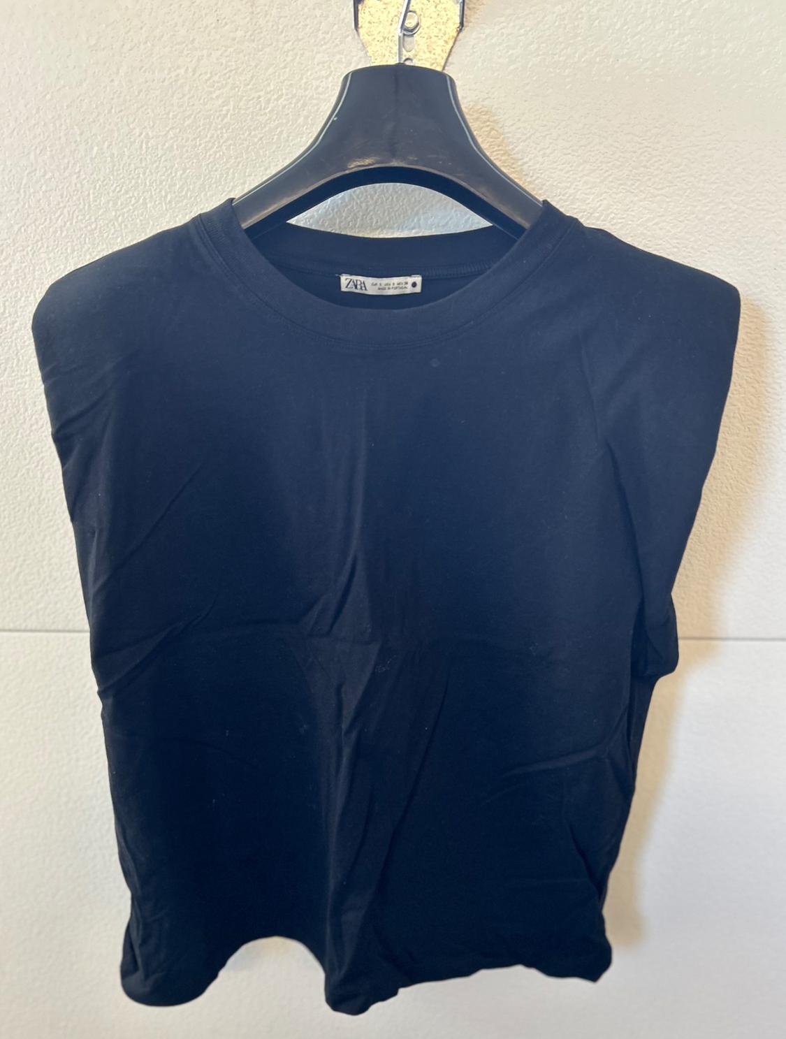 CAMISETA HOMBRERAS REGULAR FIT