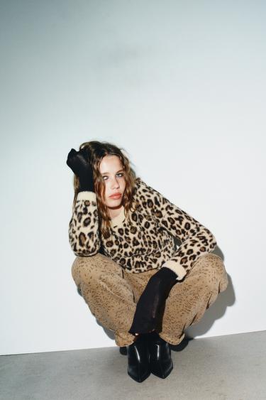 PULL EN MAILLE EFFET FOURRURE À IMPRIMÉ ANIMALIER - Leopard de Zara - Image 3