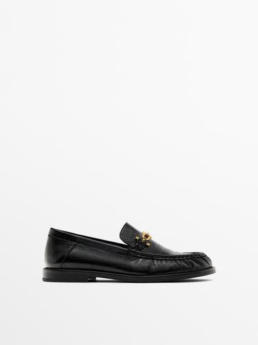 Mocasín adorno piel craquelada - Negro de Zara