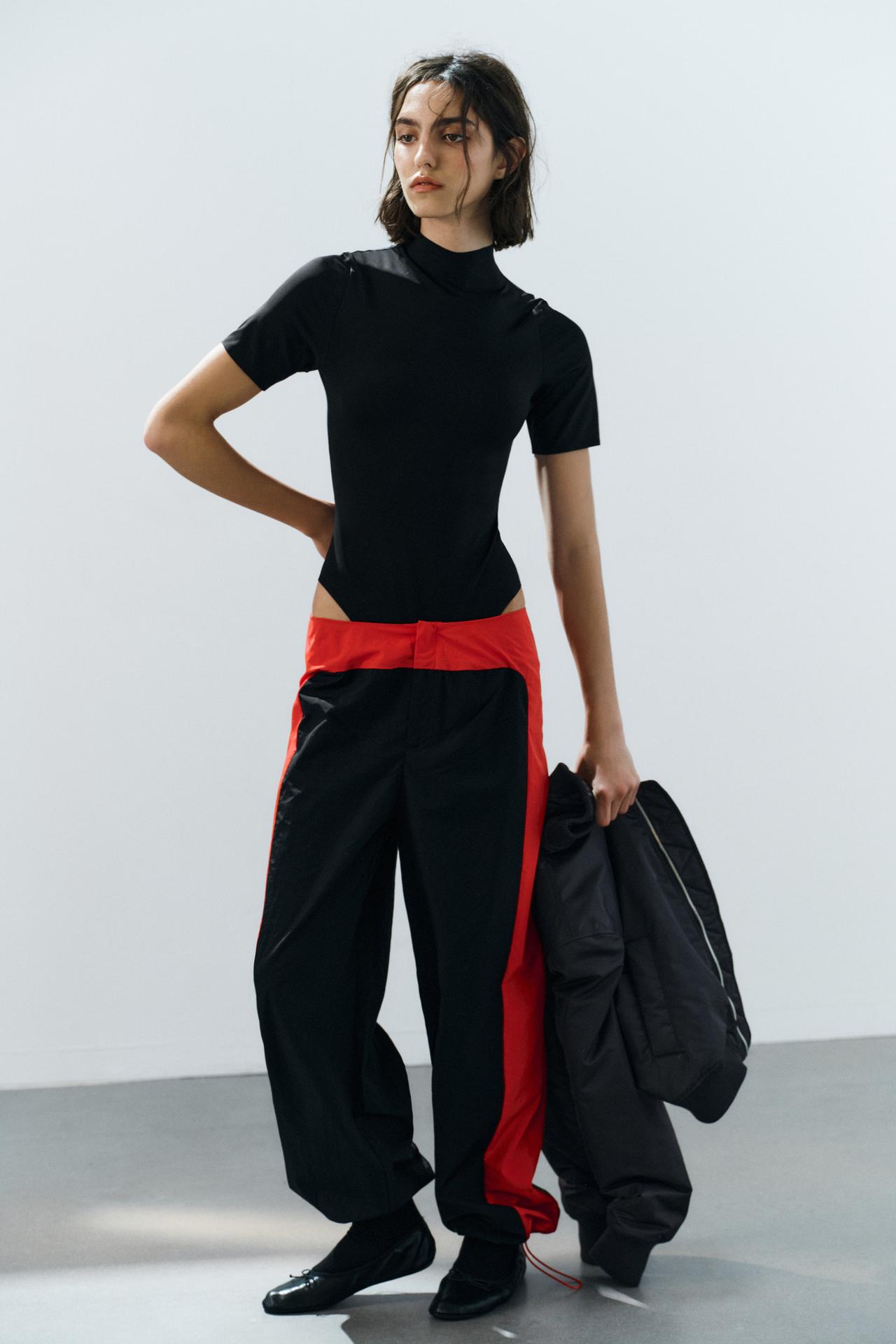 БОДИ С ВЫСОКИМ ВОРОТНИКОМ