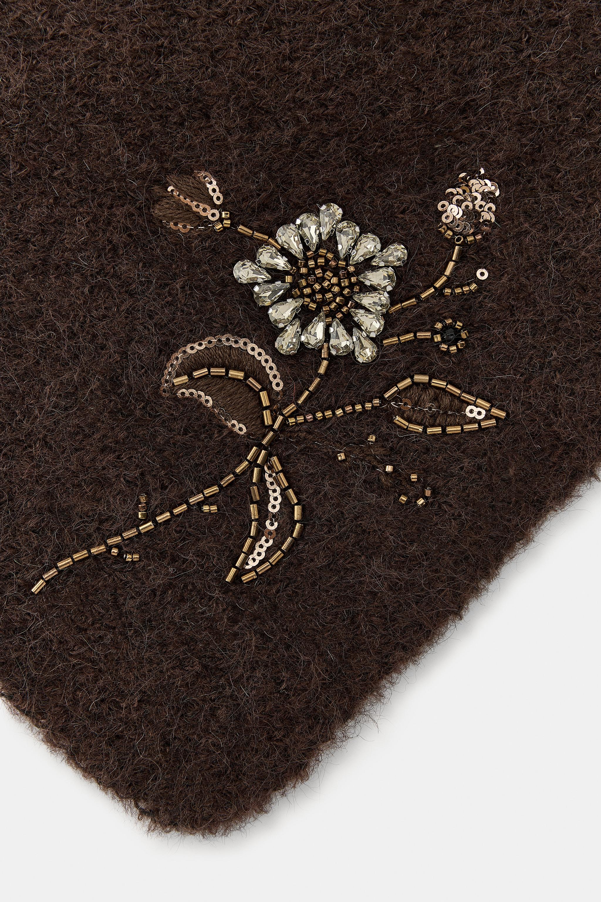 KNIT BANDANA WITH FLORAL BEADS