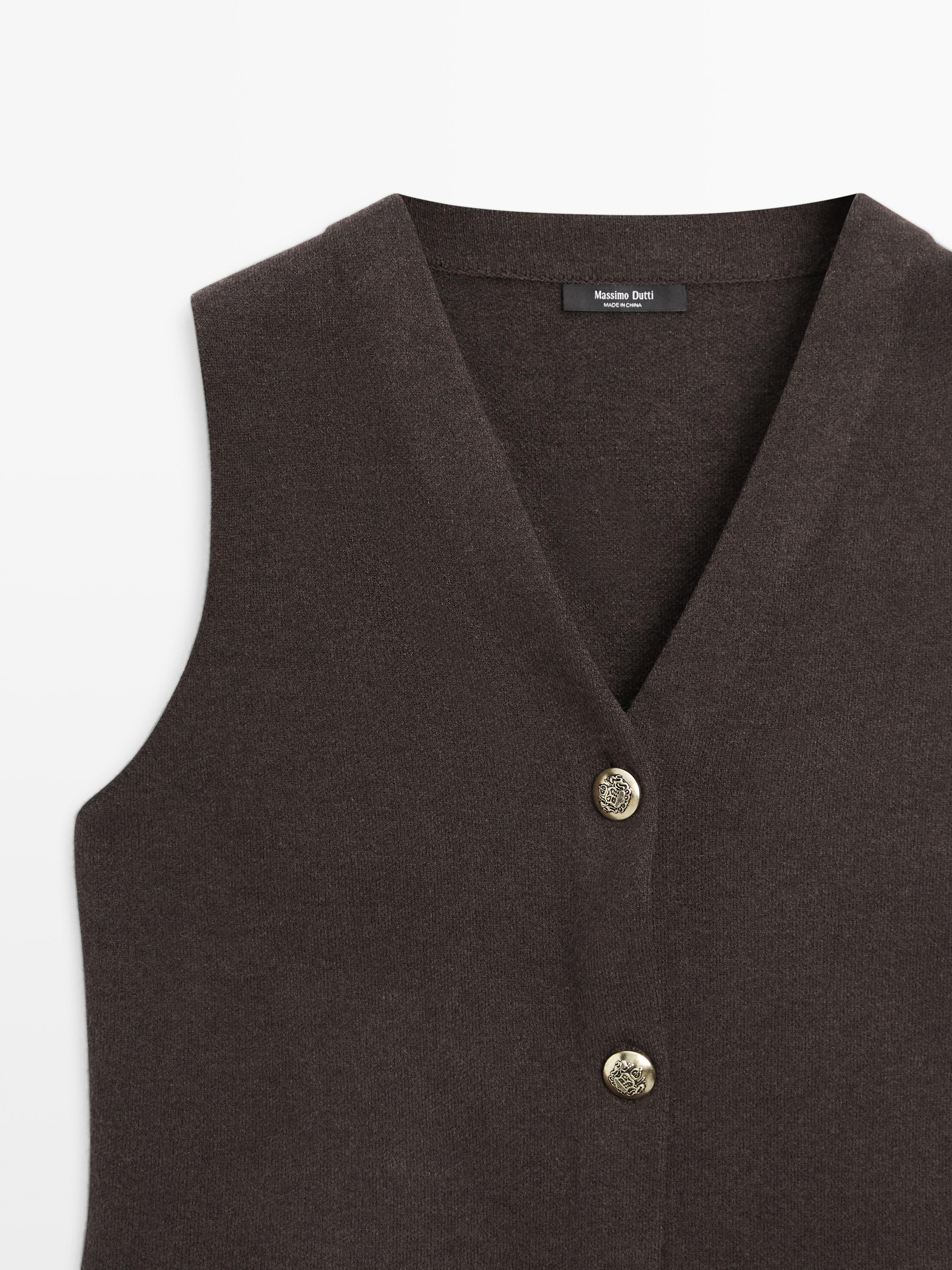 Knit vest with golden buttons