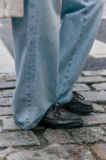 CHAUSSURES BATEAU EN CUIR À SEMELLE CRANTÉE - Marron de Zara - Image 2