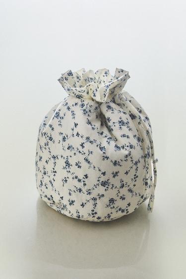 ベビー ブルー フラワー バケットバッグブルーZaraのベビー ブルー フラワー バケットバッグ - ブルー 