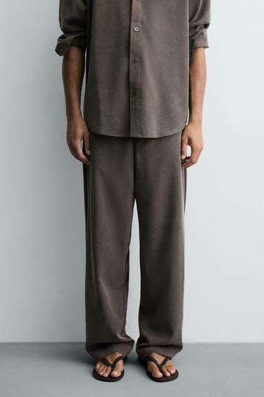 PANTALÓN FLUIDO RELAXED FIT - marron-vison de Zara