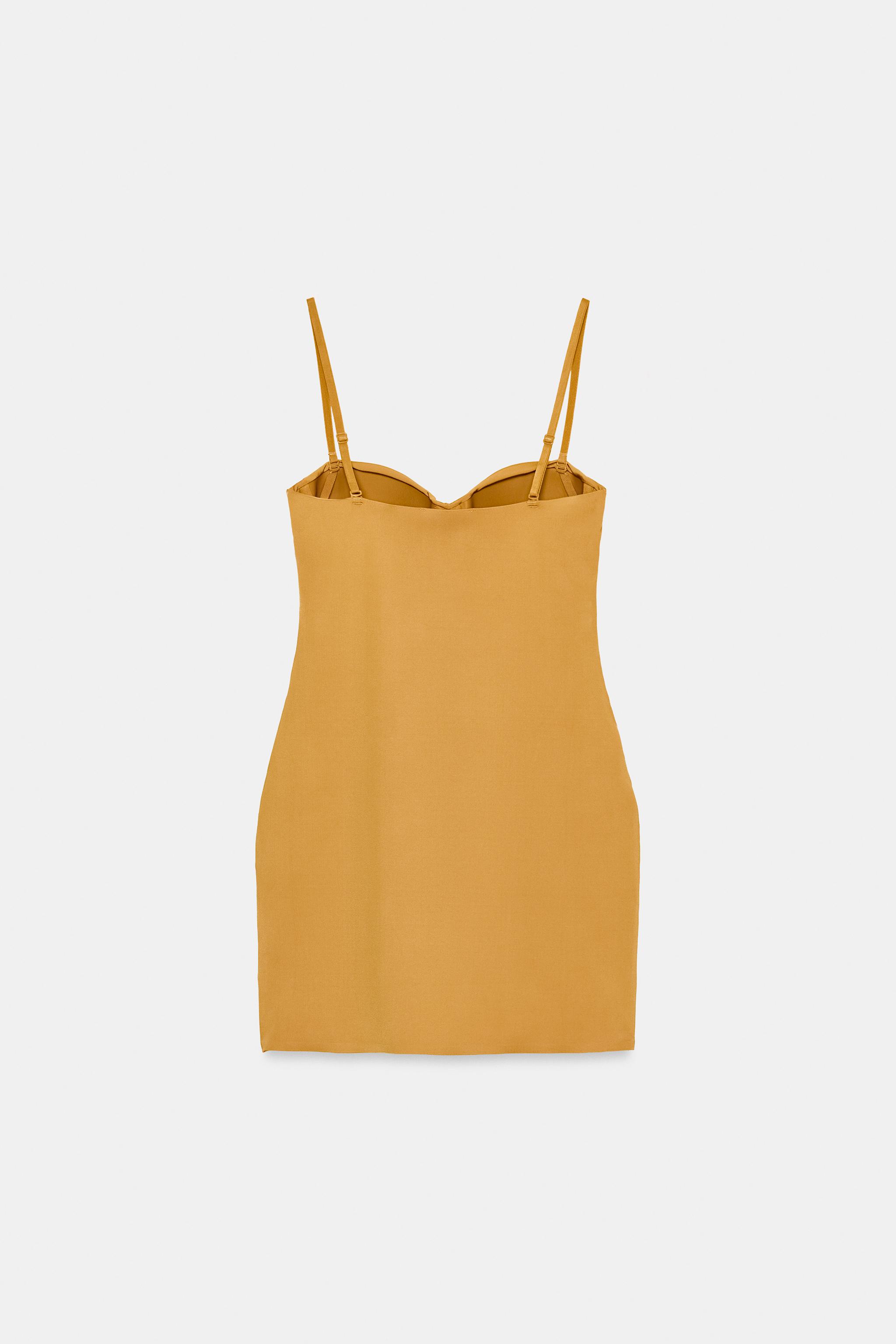 ROBE COURTE À BRETELLES