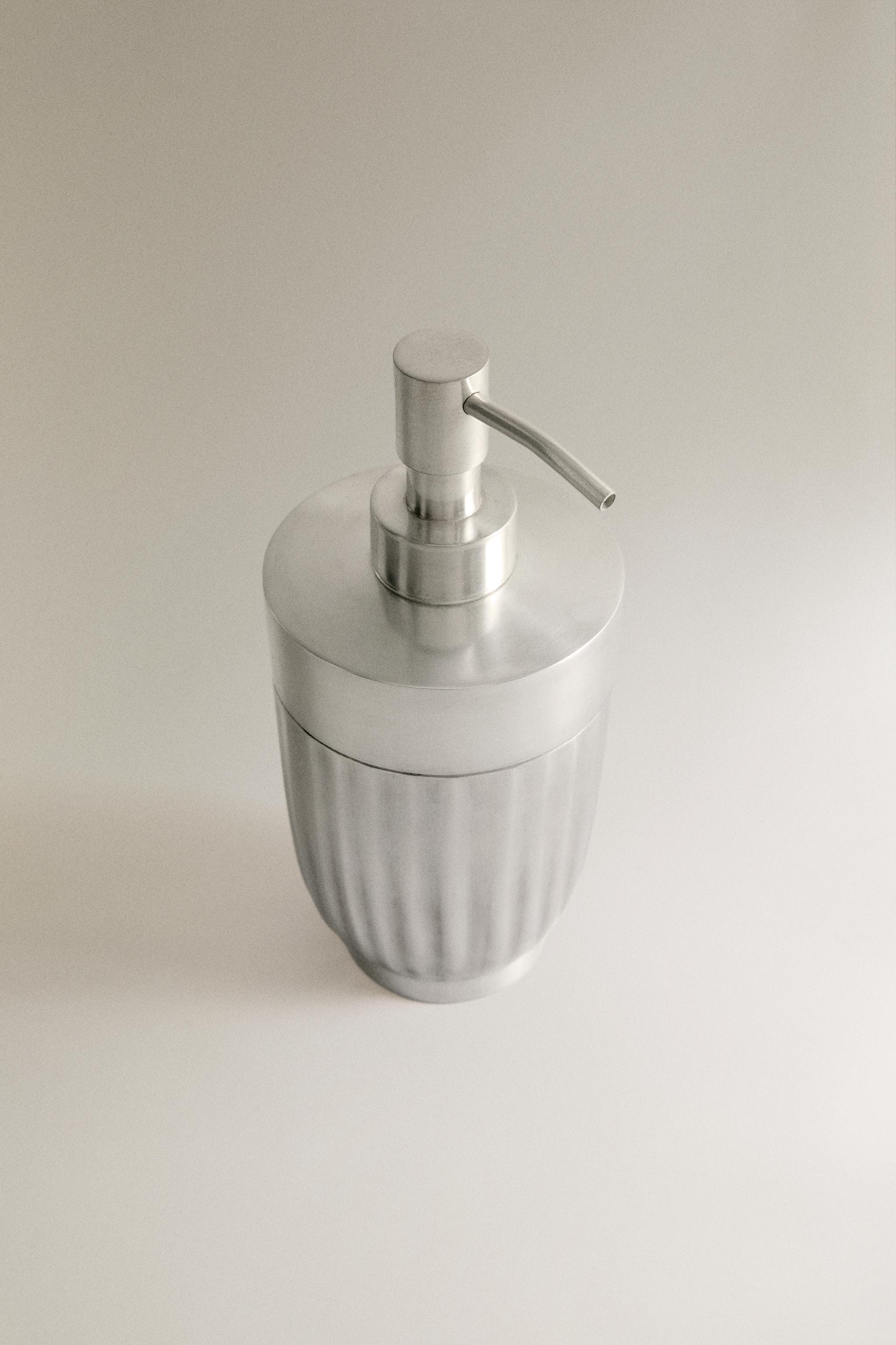WAVY METAL SOAP DISPENSER — Silver