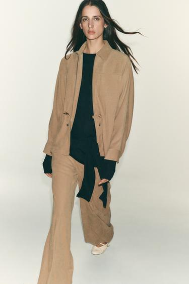 CHAQUETA BOLSILLOS CINTURA AJUSTABLE - Camel medio de Zara