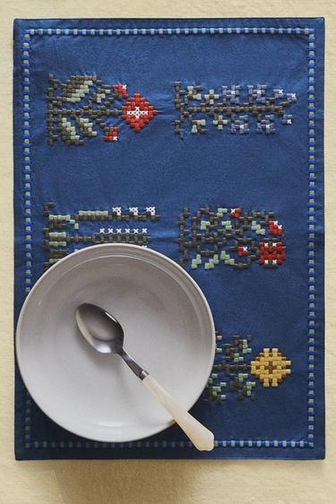 JOGO AMERICANO COM BORDADOS DE FLOR - Azul da Zara