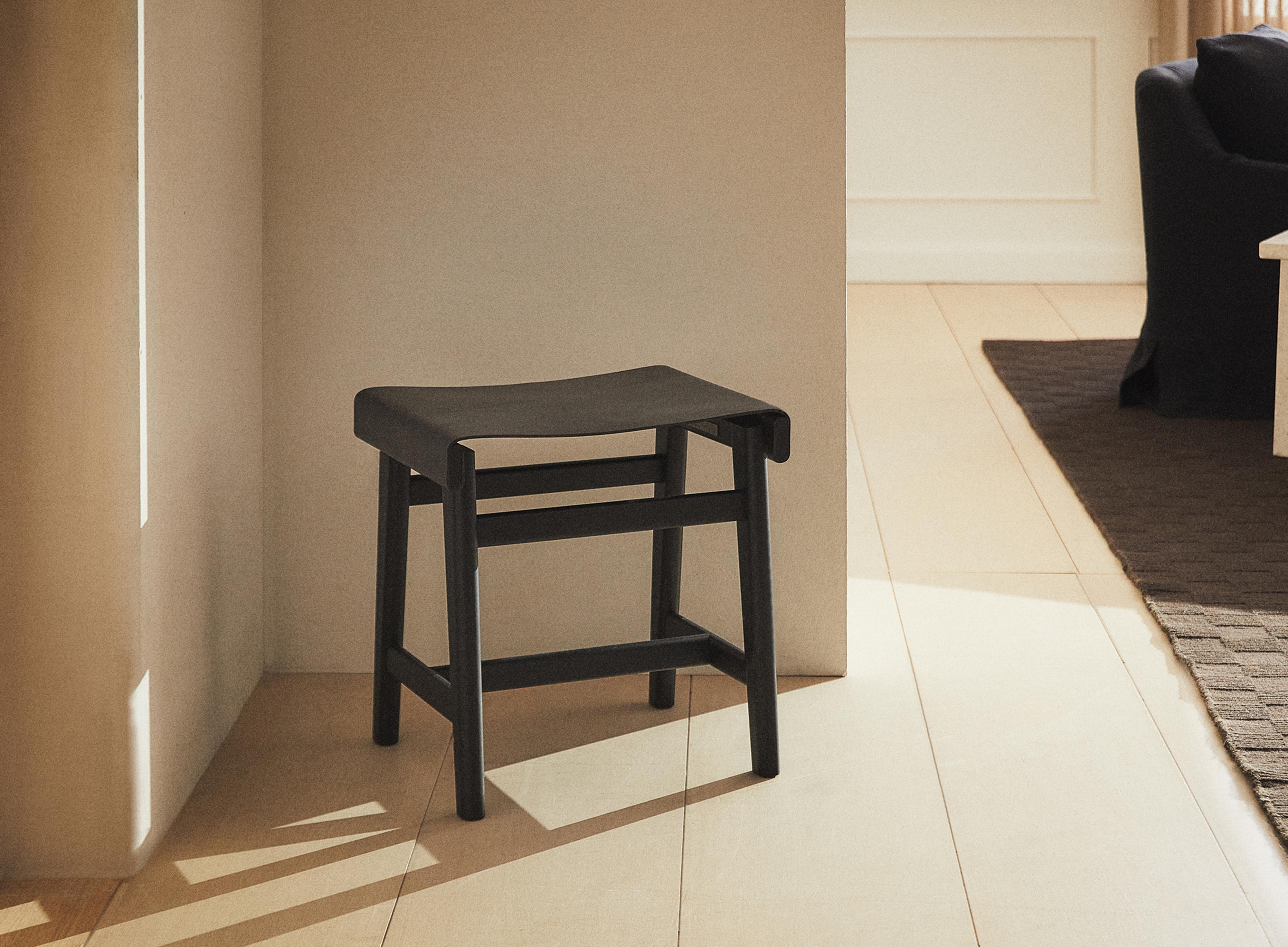 STOOL 02 — Black