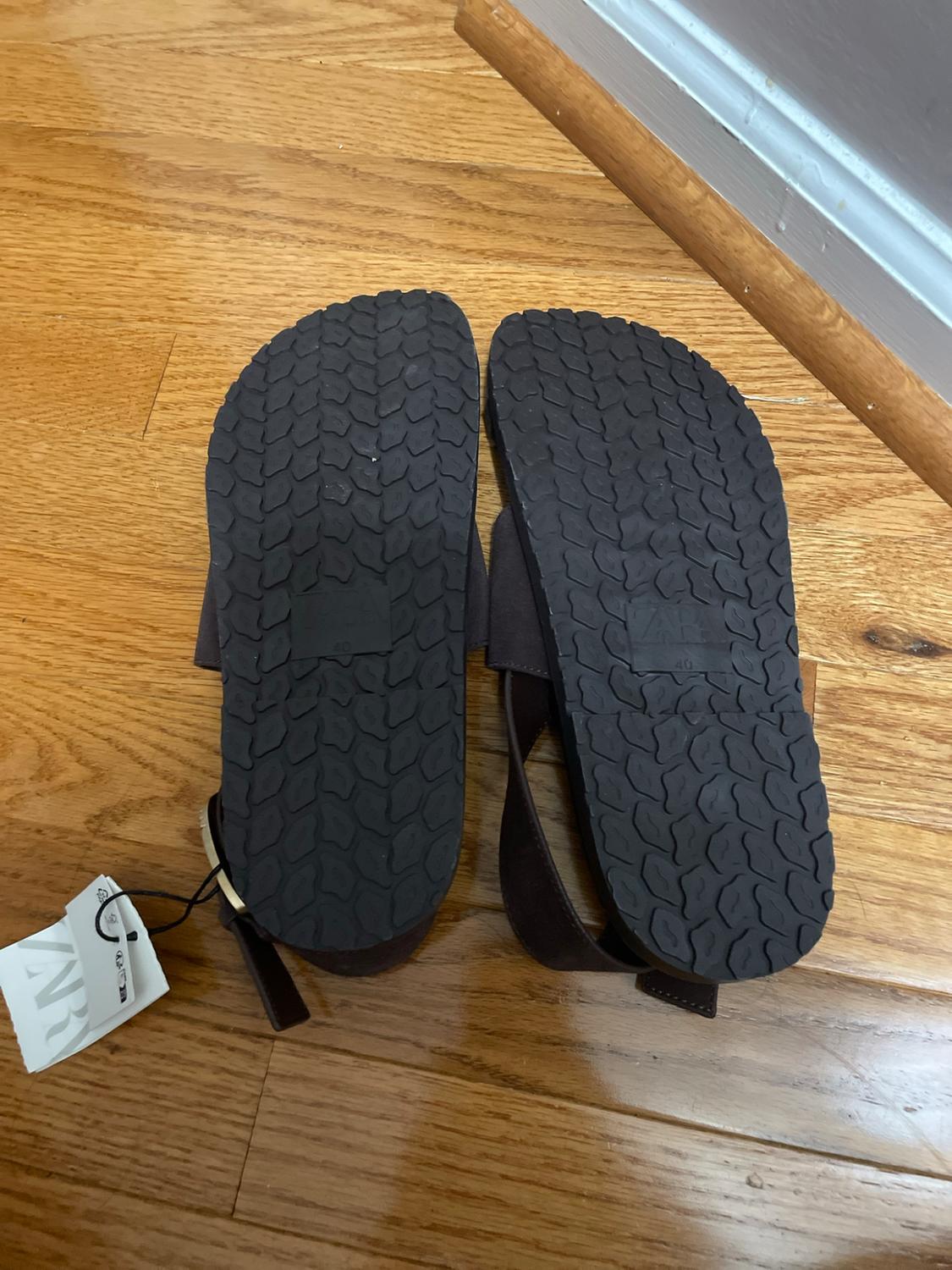 SUEDE TOE LOOP BUCKLE SANDALS - Image 4