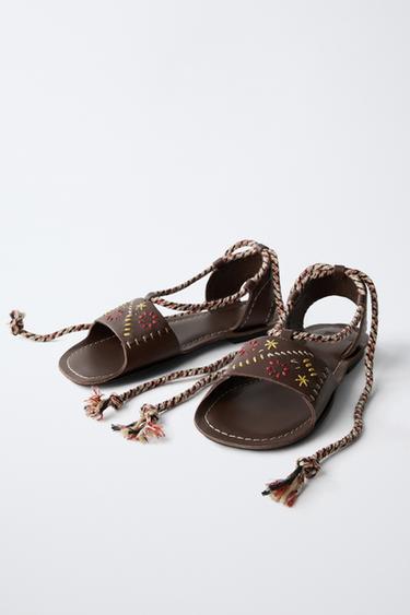 SANDALES EN CUIR BRODÉES - Marron de Zara - Image 2