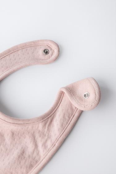 TEXTURED HAT AND BIB SET - Pale pink by Zara - Image 2