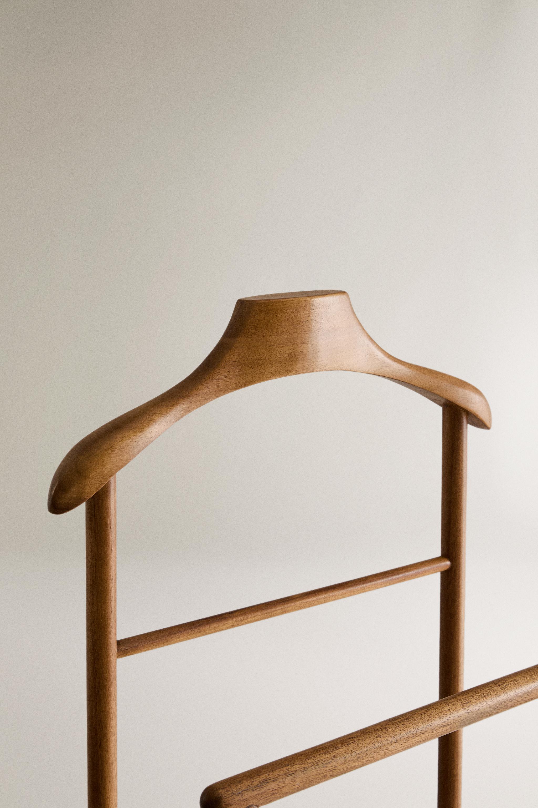 ACACIA WOOD VALET STAND - Brown | ZARA United States
