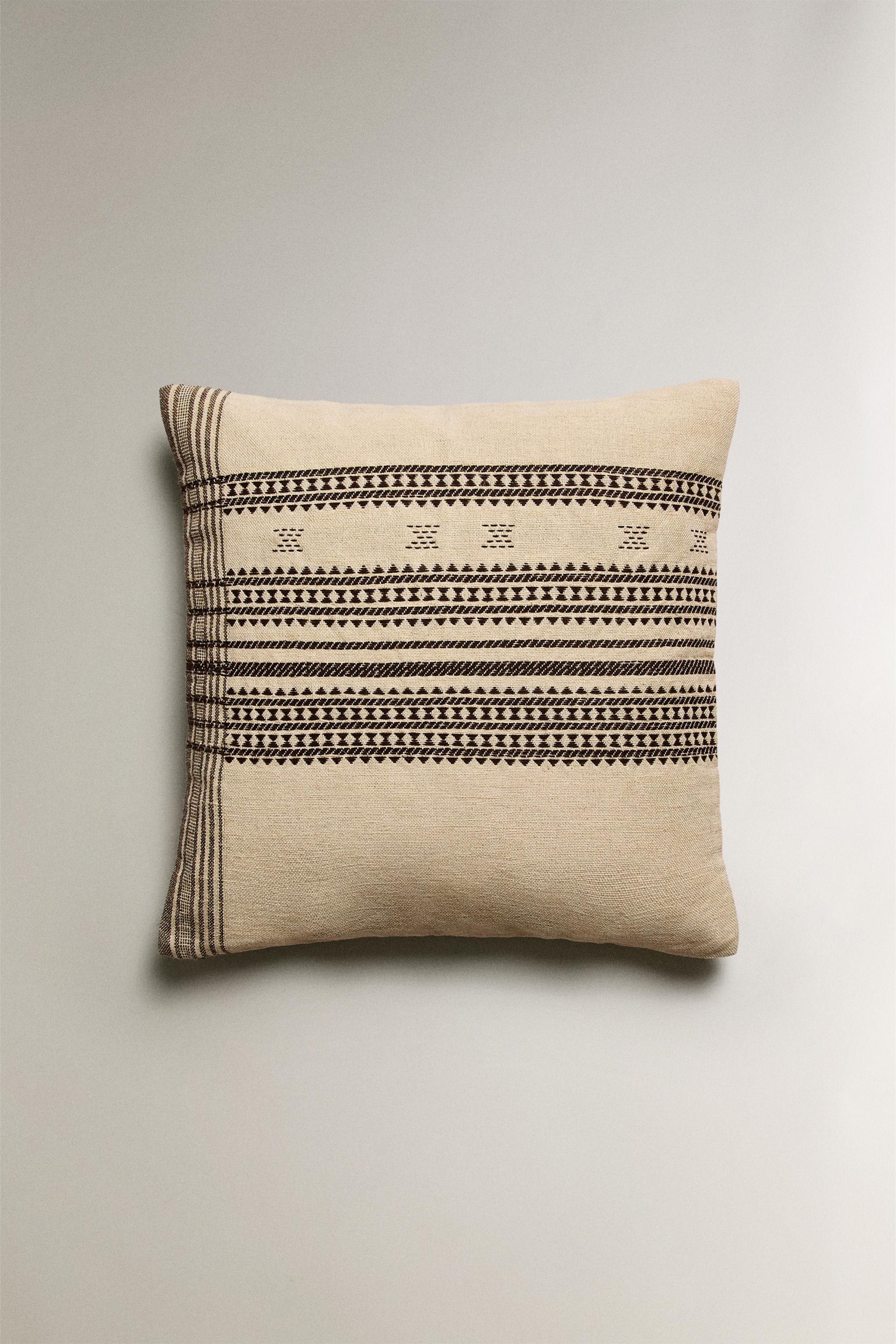 GEOMETRIC THROW PILLOW COVER Ecru ZARA Canada