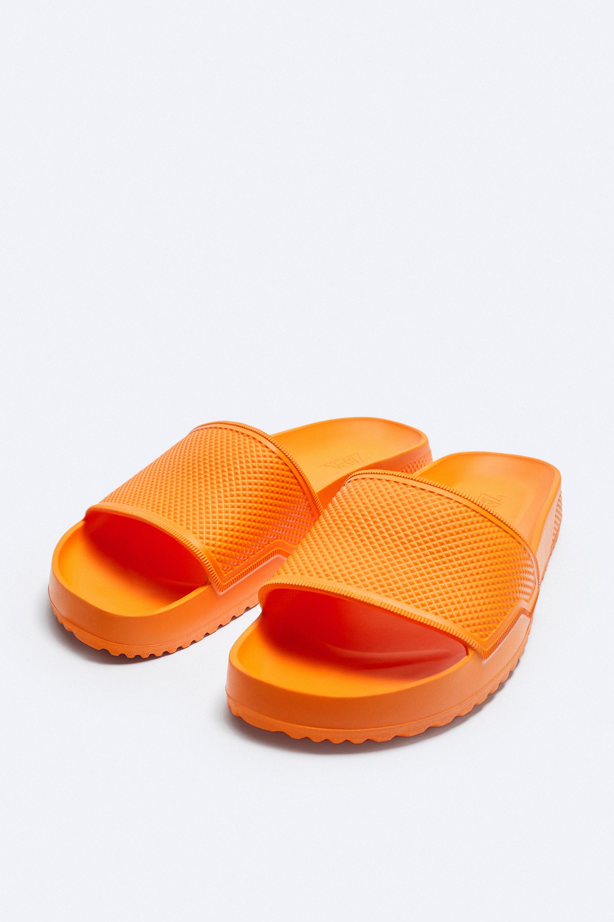 Men s Sliders Explore our New Arrivals ZARA India