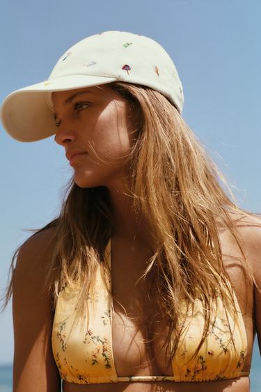 GORRA SARGA BORDADOS - Crudo de Zara