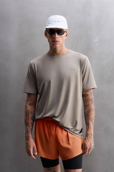 GRAPHIC PRINT TECHNICAL T-SHIRT - Sand by Zara