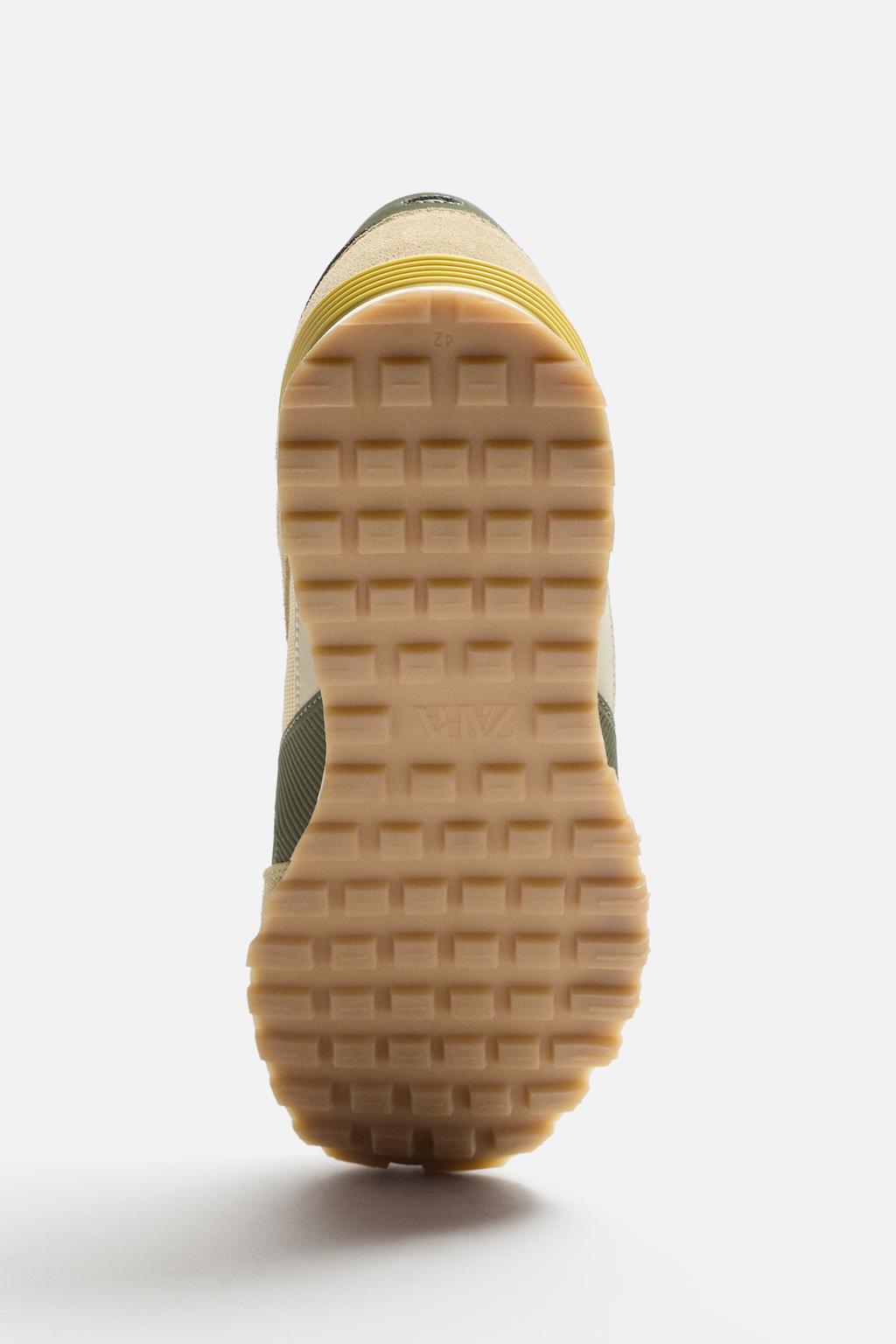 Thumbnail image for RETRO-STYLE SNEAKERS