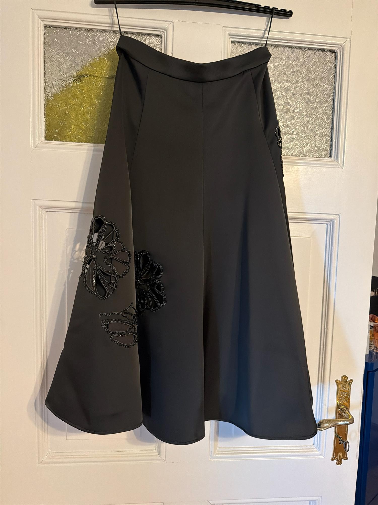 ZW COLLECTION EMBROIDERED SATIN SKIRT | SECOND HAND | Zara Preowned