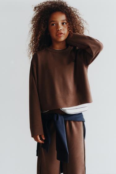 سويت شيرت بمودال وياقة بلون متباين - بني الخاص بـ Zara