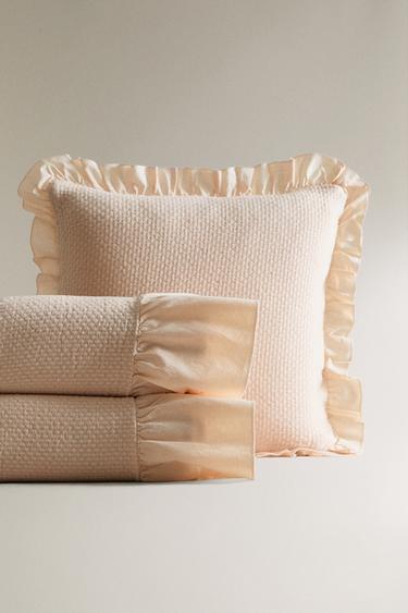 CHILDREN'S BEDSPREAD WITH RUFFLES - Dusty pink by Zara - Image 4