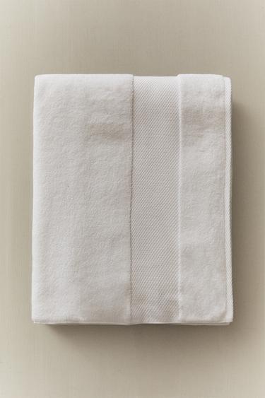 EXTRA SOFT BATH TOWEL (800 GXM²) - White by Zara - Image 5
