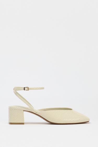 CHAUSSURES OUVERTES À L'ARRIÈRE À TALONS LARGES GRAVÉES - blanc de Zara