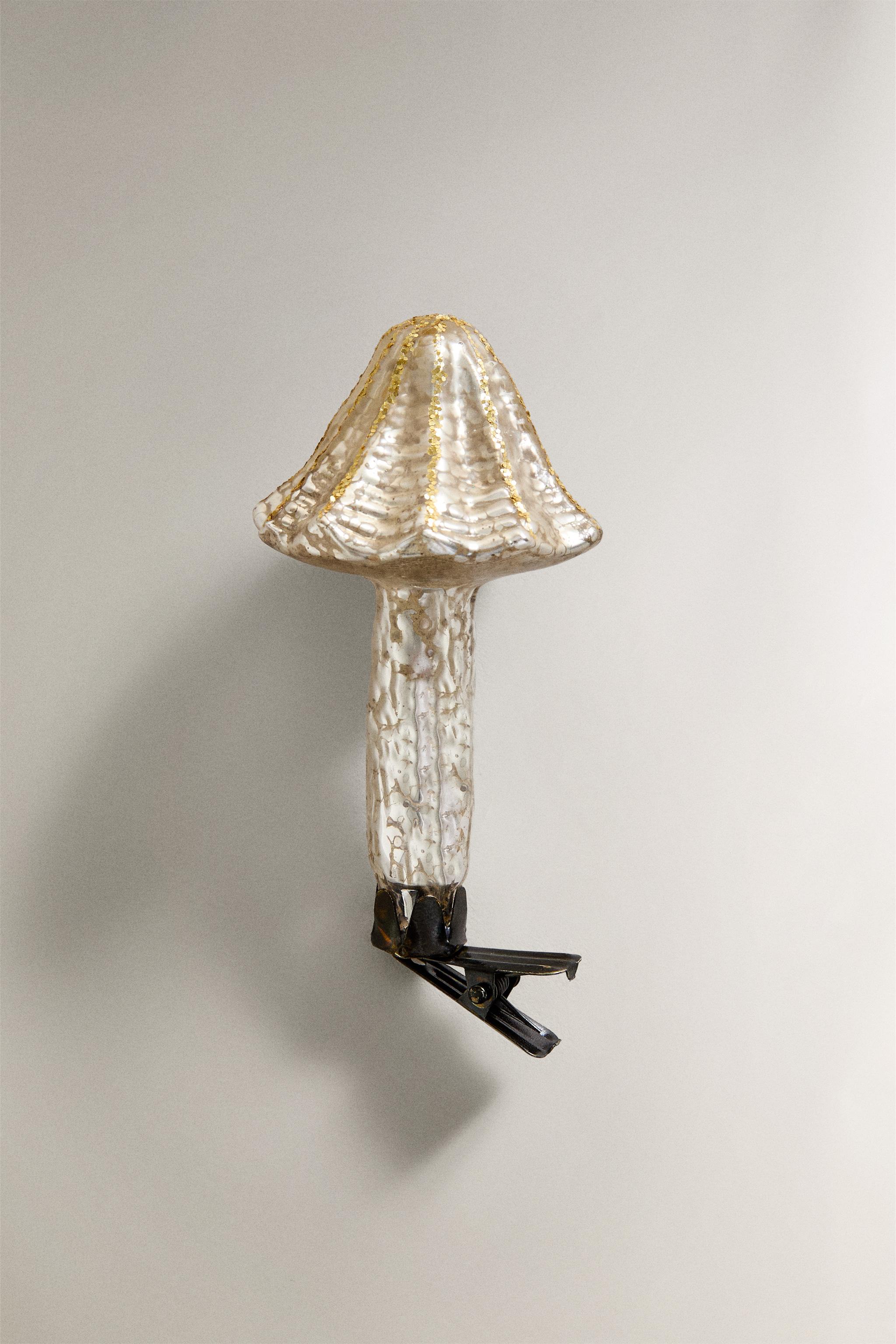 MUSHROOM CLIP CHRISTMAS ORNAMENT
