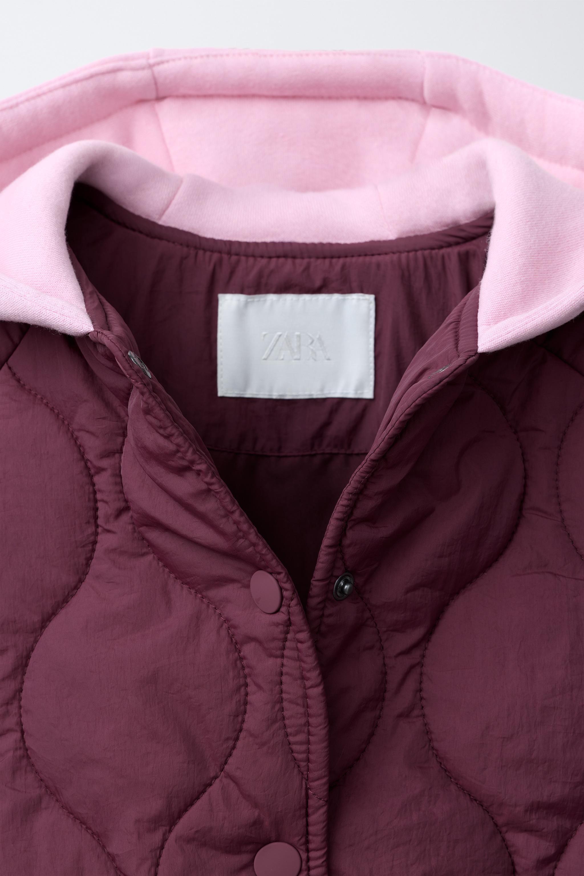 VESTE REMBOURRÉE À CAPUCHE AVEC OURS BRODÉ