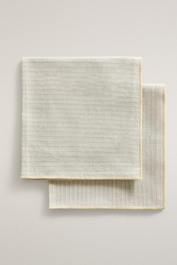 CONJUNTO DE GUARDANAPOS LISTRADOS COM OVERLOCK (CONJUNTO DE 2) - ESVERDEADO da Zara - Imagem 0