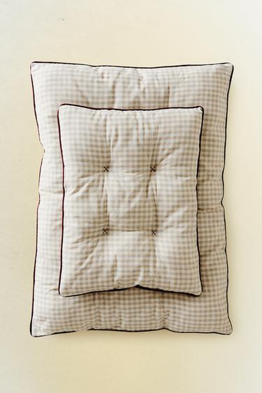 CHECK PET FLOOR CUSHION WITH PIPING - Light beige by Zara