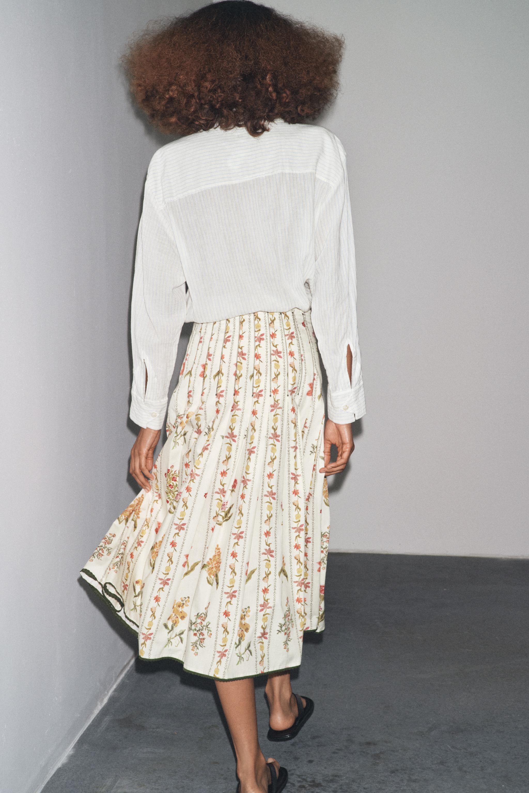 スカート FLORAL PRINT SKIRT ZW COLLECTION FLORAL PRINT MIDI SKIRT - 029 | ZARA United States