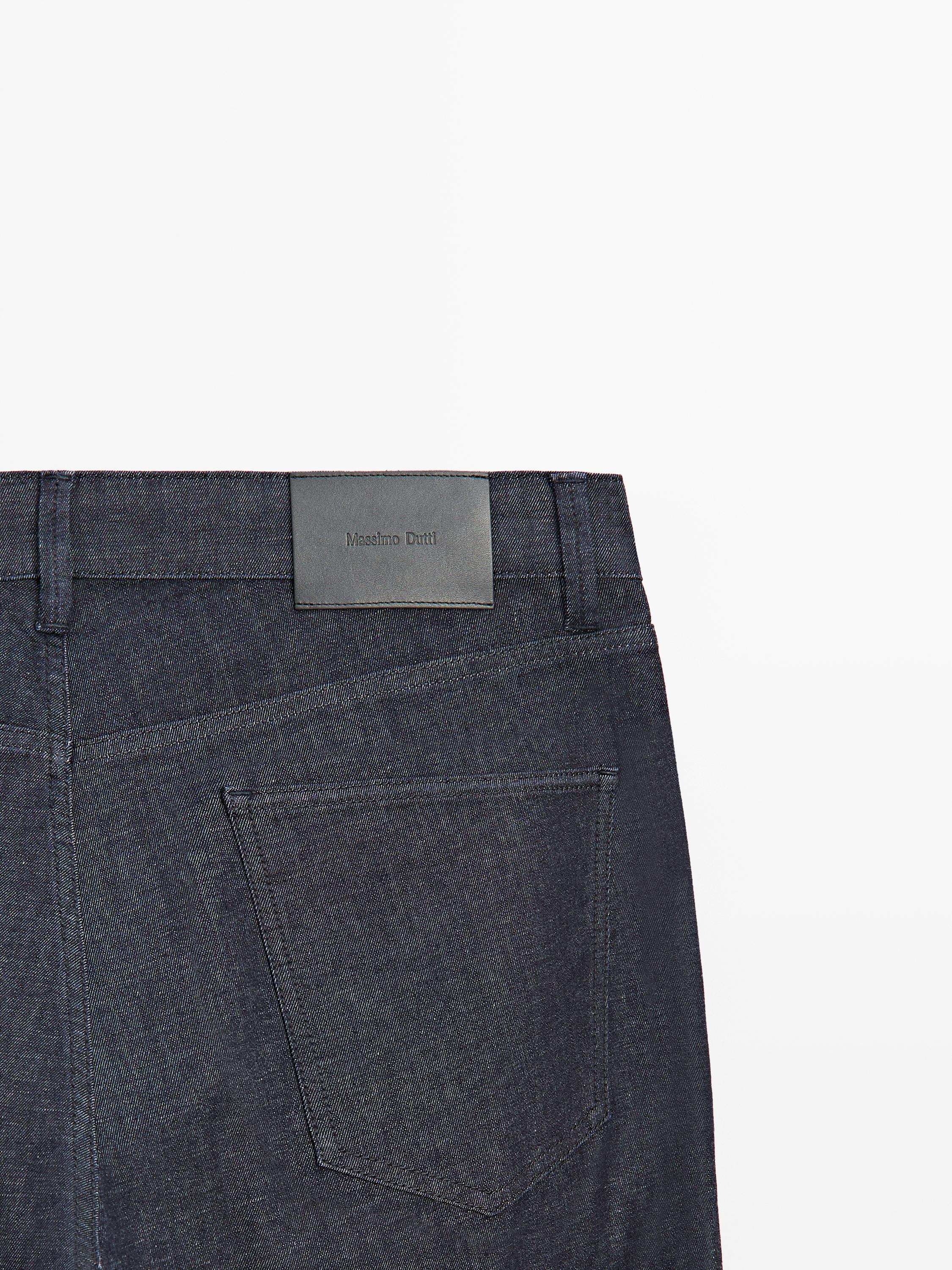 Lightweight slim-fit rinse wash jeans