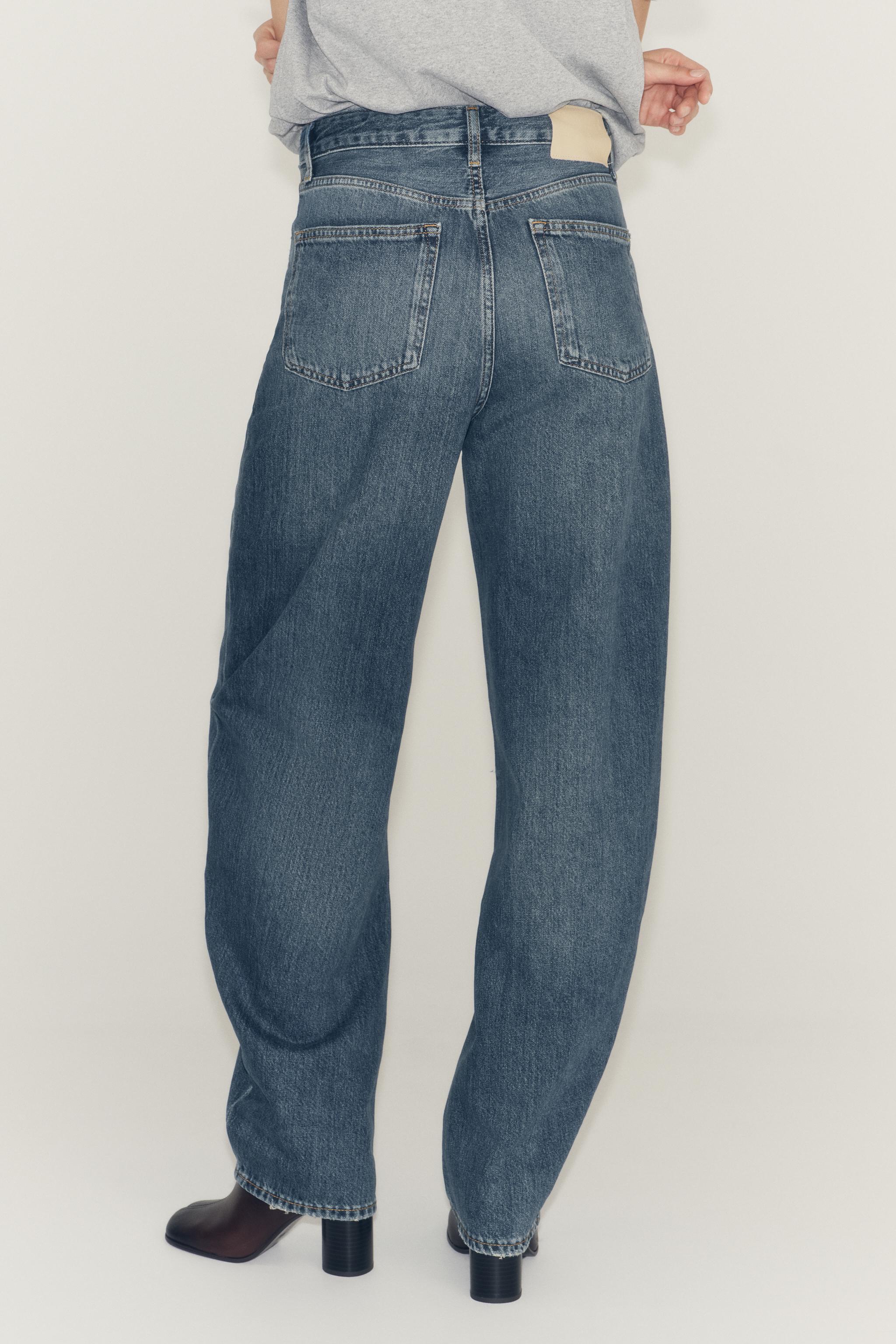 Женские джинсы Zara ZW COLLECTION MID-RISE CURVED STRAIGHT JEANS — фото 3